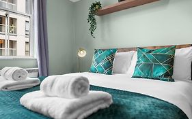 Chic 2 Bedroom Apartment Near Liverpool Street By Gold Stays