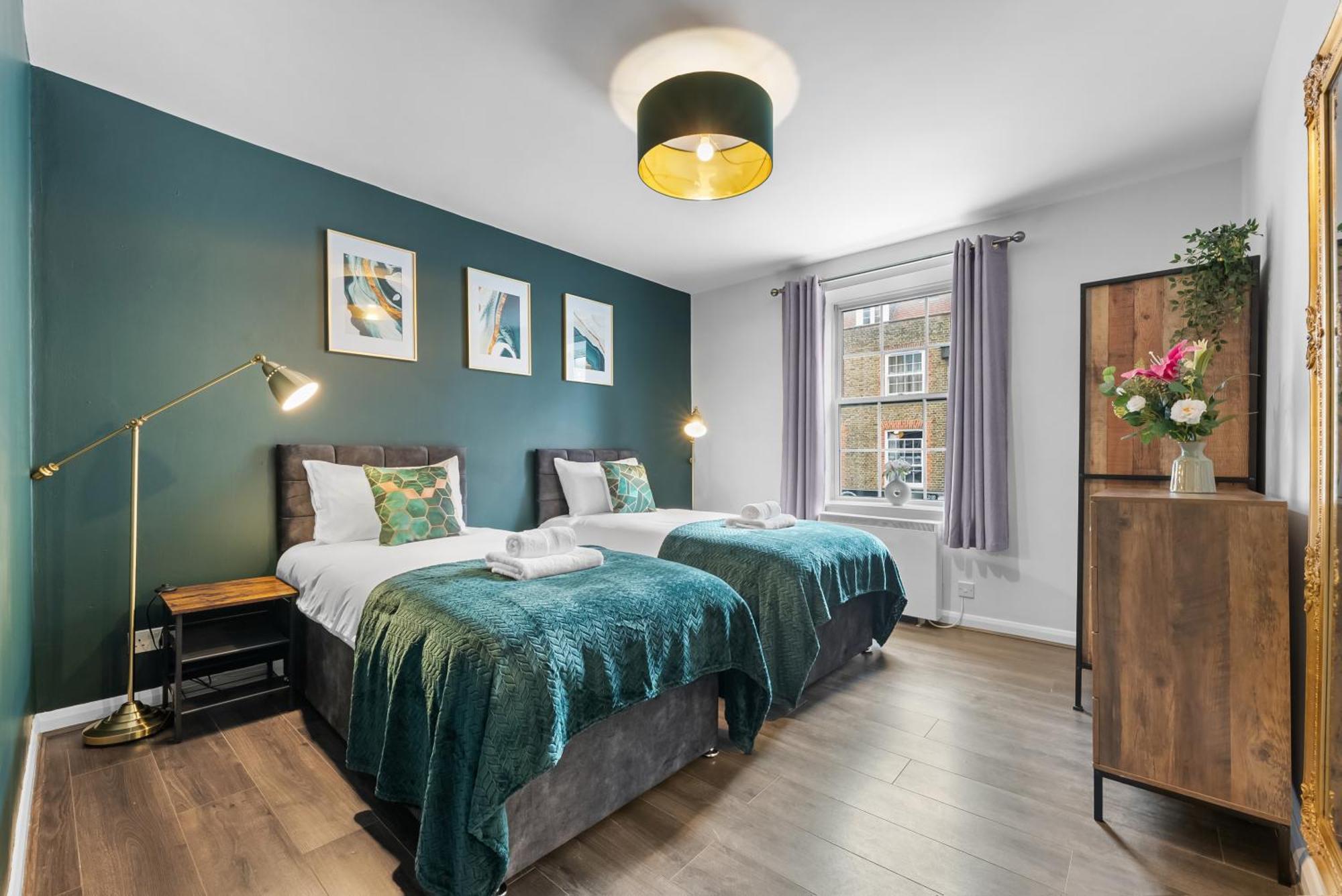 Chic 2 Bedroom Apartment Near Liverpool Street By Gold Stays London Exterior photo