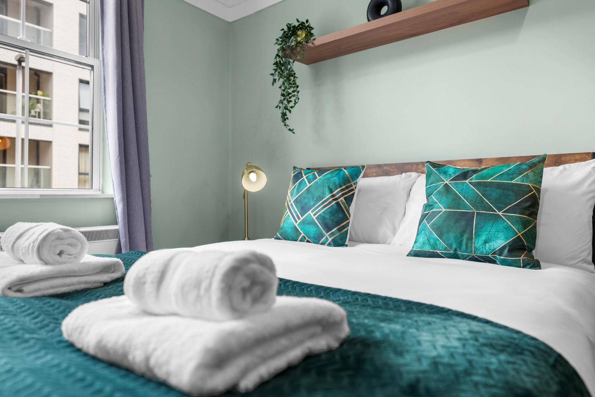 Chic 2 Bedroom Apartment Near Liverpool Street By Gold Stays London Exterior photo