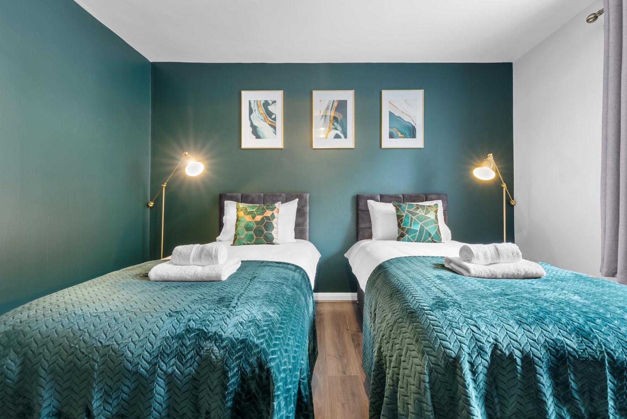 Chic 2 Bedroom Apartment Near Liverpool Street By Gold Stays London Exterior photo